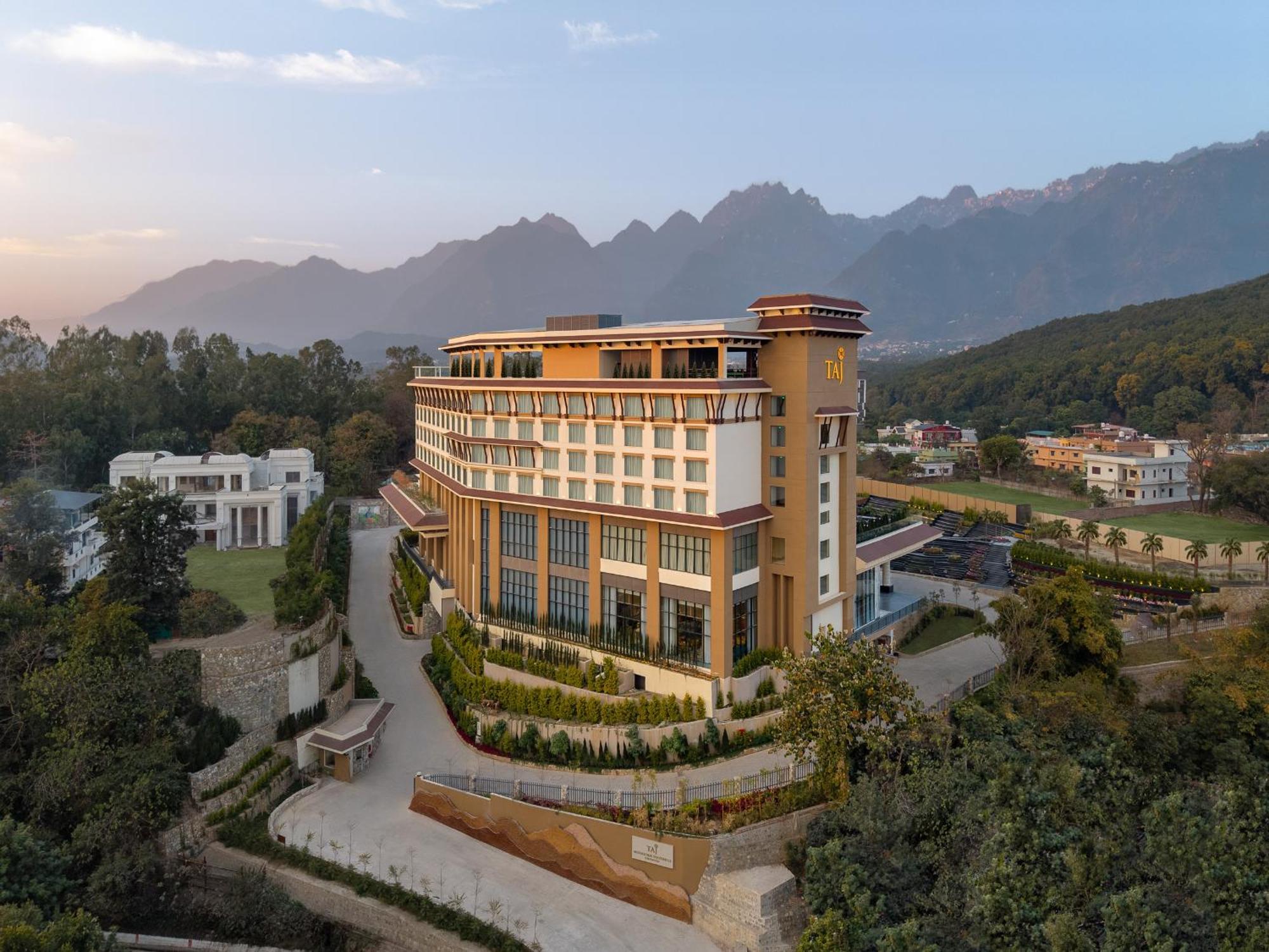 Taj Mussoorie Foothills, Dehradun Hotel Екстериор снимка